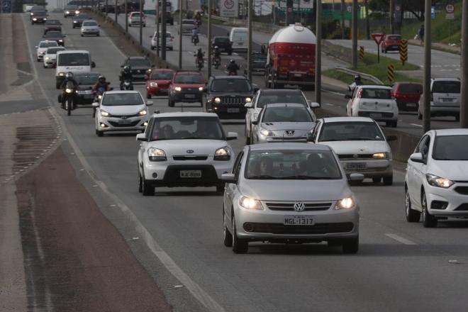 Motoristas enfrentam trânsito lento, nesta terça-feira, nas rodovias de Santa Catarina