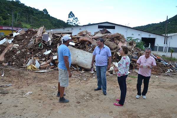 Prefeitura de Camboriú recolhe informações de famílias atingidas pela enxurrada