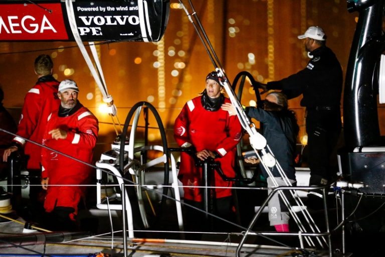 Barco de Hong Kong vence quarta etapa da Volvo Ocean Race e faz a festa em casa
