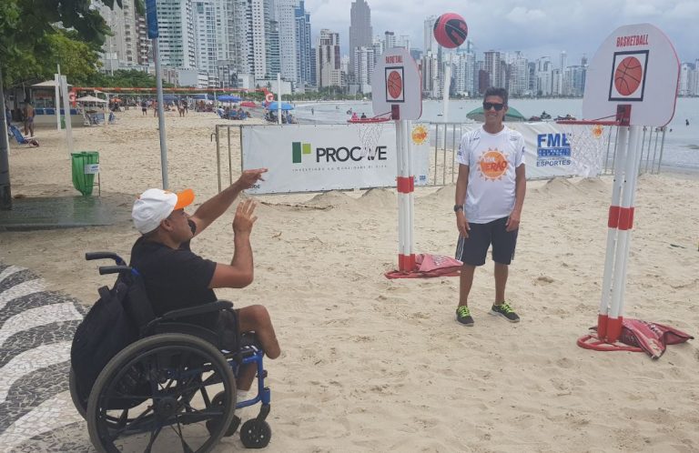 Mais de 250 pessoas já participaram do Praia Acessível em Balneário Camboriú