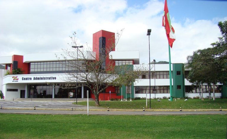 Professores estaduais de SC entram em greve nesta quinta