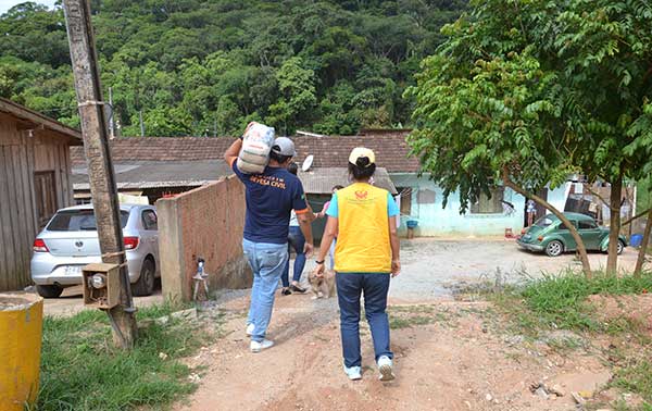 Associação internacional entrega 200 cestas básicas para famílias de Camboriú atingidas pelas chuvas