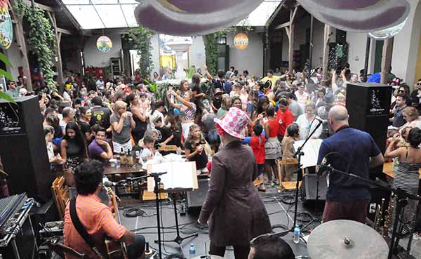 Carnaval no Mercado Público reúne 17 mil pessoas com resgate das tradições