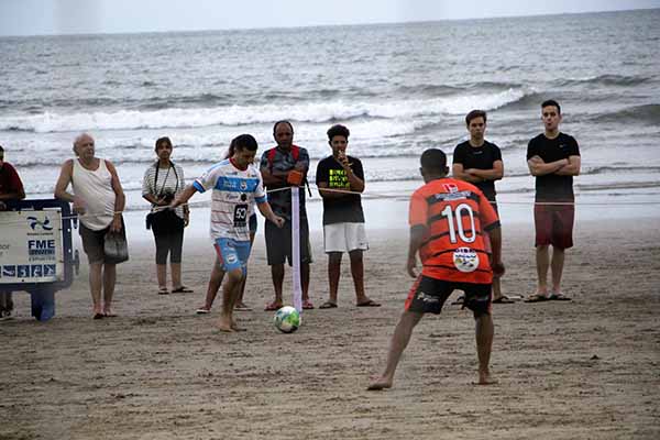 Começou o 54º Campeonato de Futebol de Areia de Balneário Camboriú