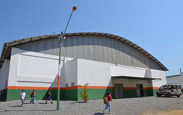 Fucam instala barreiras para pombos no ginásio de esportes do Conde Vila Verde