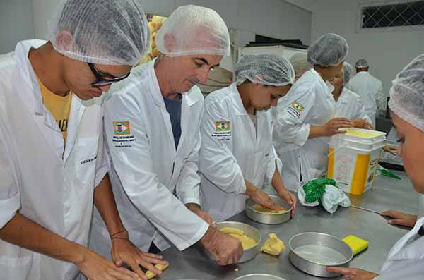 Vigilância Sanitária abre turma noturna para curso de manipulação de alimentos