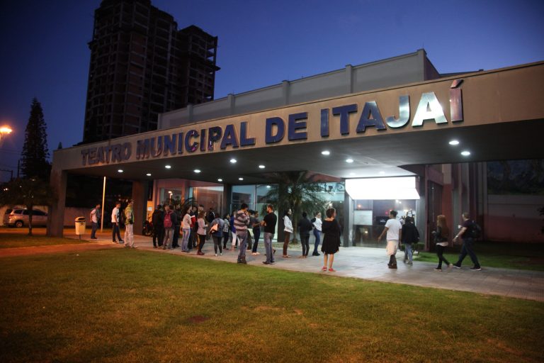 Atrações no Mercado Público e Teatro Municipal agitam o fim de semana em Itajaí
