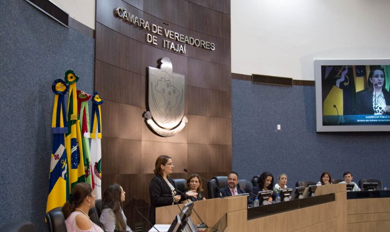 Audiência Pública discute criação da Semana da Mulher em Itajaí