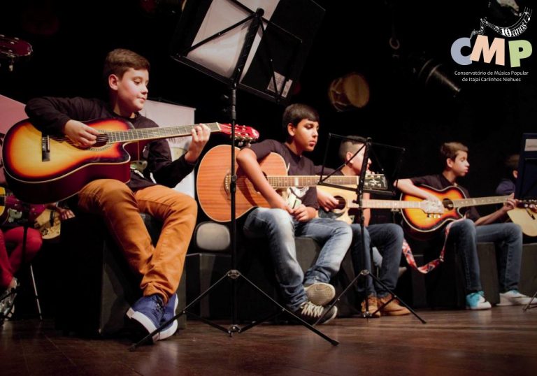Conservatório de Música abre inscrições para curso de violão para adolescentes