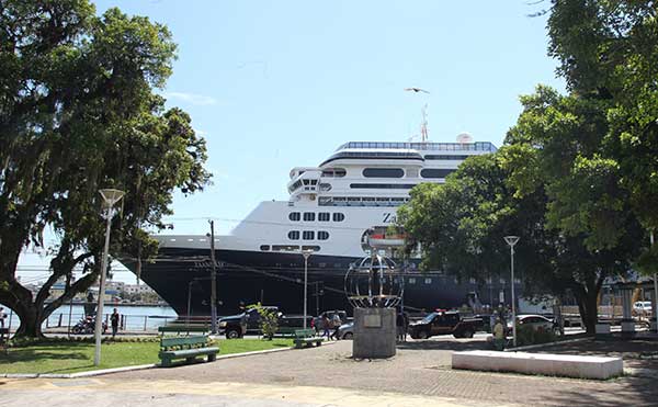 Turistas de cruzeiros movimentam R$ 600 mil na economia de Itajaí