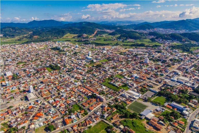 Corte do bolo reunirá comunidade para celebrar os 135 anos de Camboriú