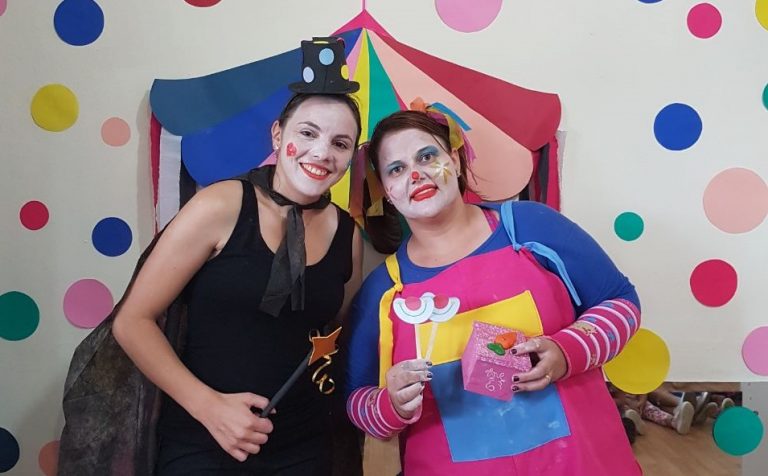 Centro de Educação Infantil monta um circo para comemorar aniversários das crianças
