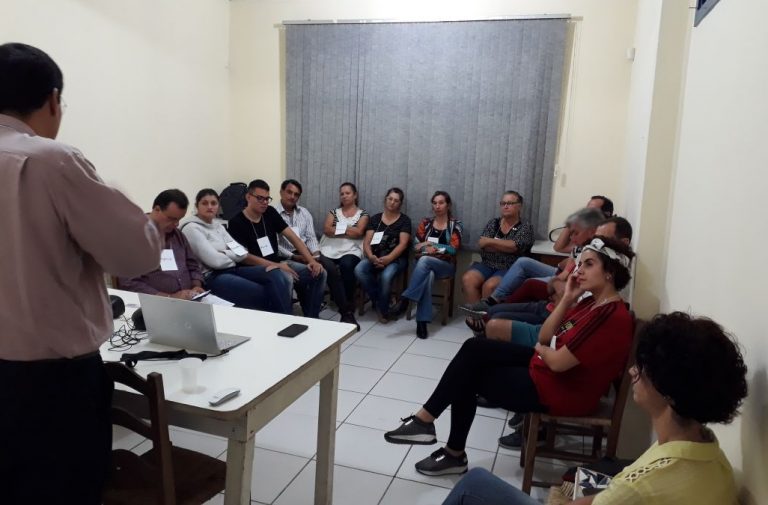 Palestras sobre desenvolvimento pessoal e empreendedorismo capacitam público de baixa renda