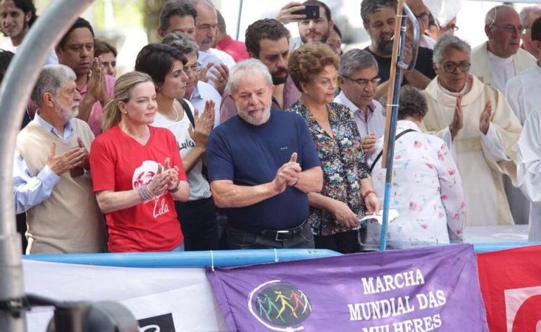 Parlamentares petistas cobram gastos de atos pró-Lula