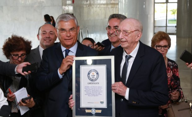 Catarinense é recordista mundial por trabalhar há 80 anos no mesmo emprego