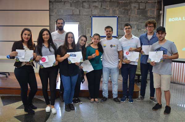 Jovens de Camboriú concluem aulas de curso de empreendedorismo