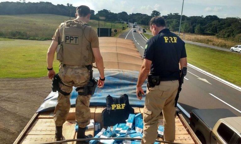 Em Vargem Bonita, motorista de carreta é preso com 500 mil maços de cigarros contrabandeados