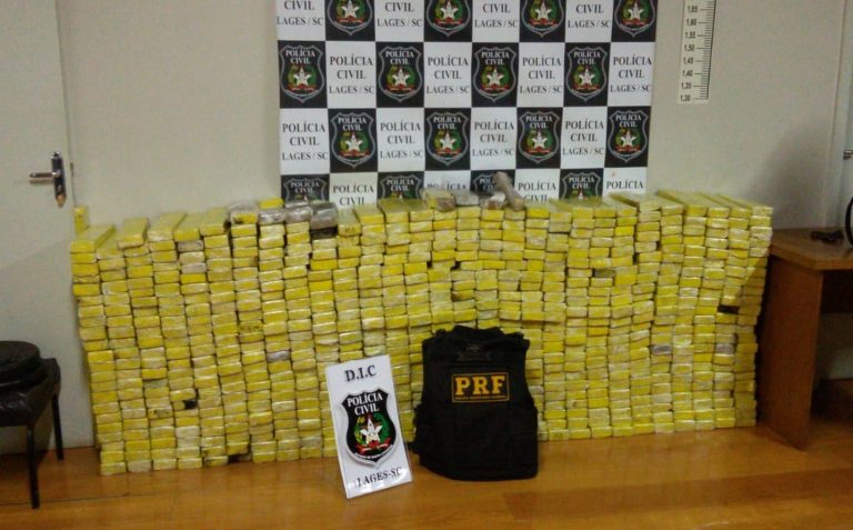Caminhão com 700 kg de maconha é apreendido e motorista é preso em hotel em Lages
