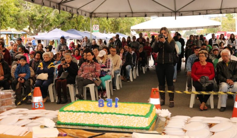 Corte do bolo na Beira-rio marca comemorações dos 158 anos de Itajaí