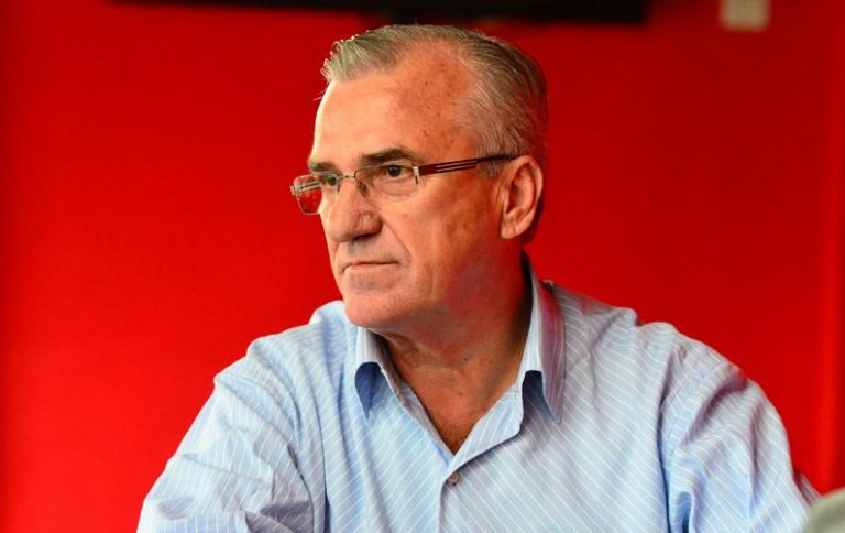 Prefeito de Barra Velha propõe emenda que permite esposa como secretária municipal