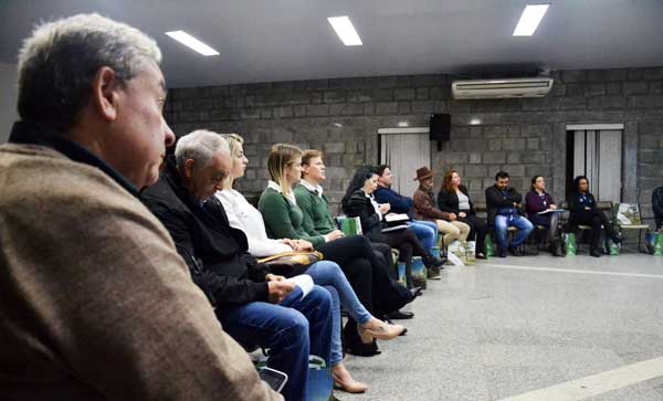 Empresários de Camboriú participam de sessão de negócios