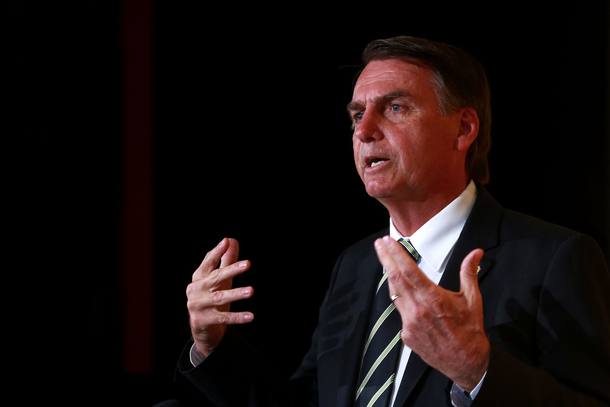 Bolsonaro assina carta de desfiliação do PSL