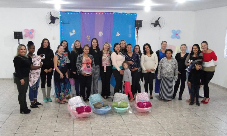 Secretaria de Assistência Social entrega kits para gestantes de Camboriú