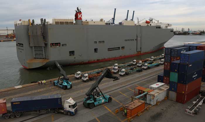 Porto de Itajaí recebe segundo desembarque de importação de veículos