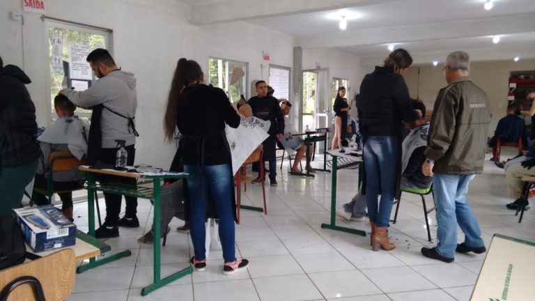 Alunos do CTC participam de ação social em Balneário