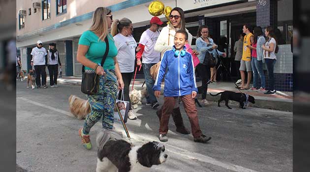 Cãominhada agitou o sábado de Balneário Camboriú