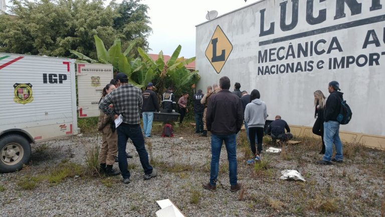 Corpo de travesti é encontrado em terreno baldio de Balneário