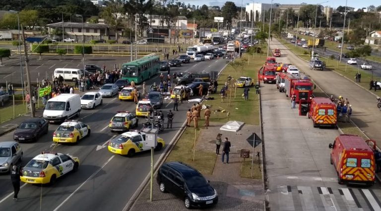 Viatura da PM-PR atropela pedestres e mata duas pessoas