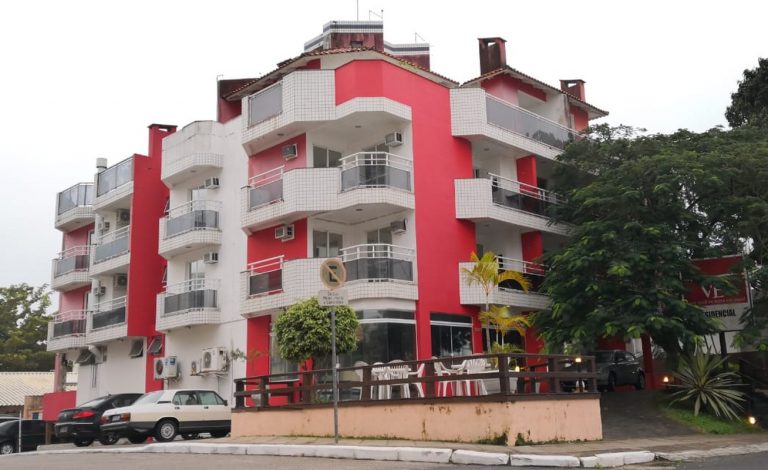 Família é achada morta e amarrada em apart-hotel em Florianópolis