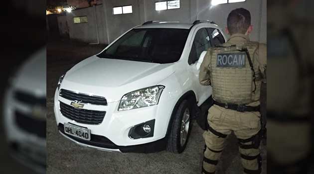 PM recupera carro roubado no centro de Balneário