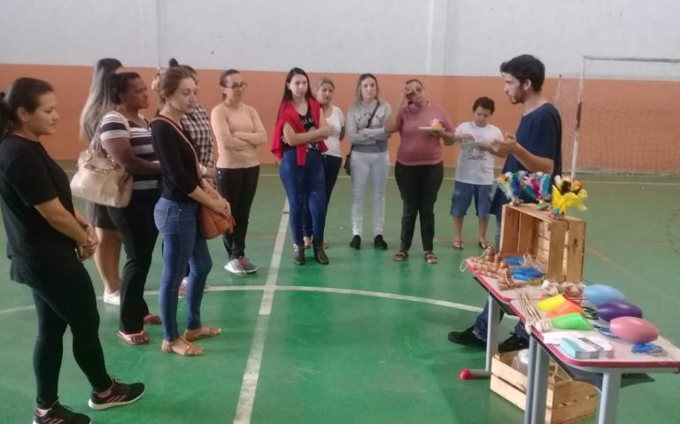 Pré-Escolar Mariza Galdine relembra brinquedos antigos em atividade para pais e filhos