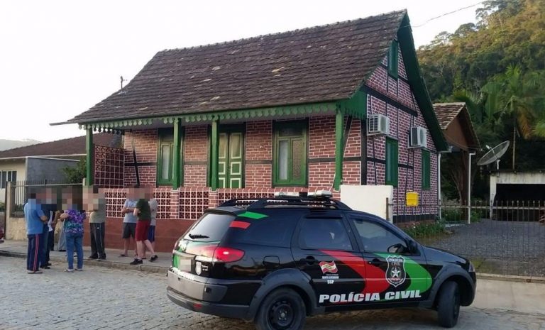 Após roubar carro de igreja e bater em padre, homem é preso suspeito de matar a mãe em SC