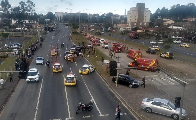 Terceira morte confirmada no acidente em Curitiba. PM avalia como fatalidade
