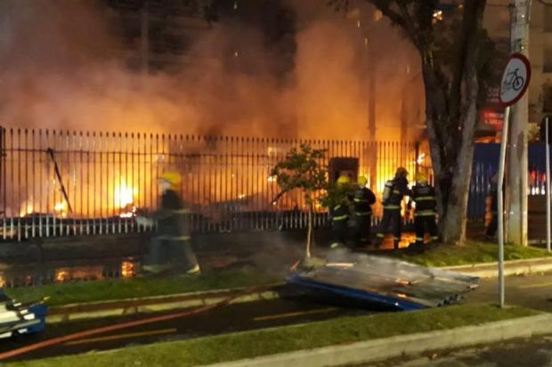 Incêndio atinge em imóvel no Centro de Blumenau