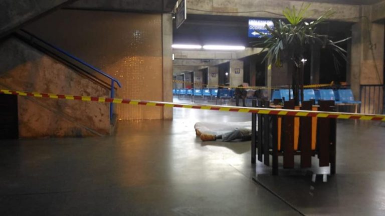 Homem é morto a facadas dentro da rodoviária de Blumenau