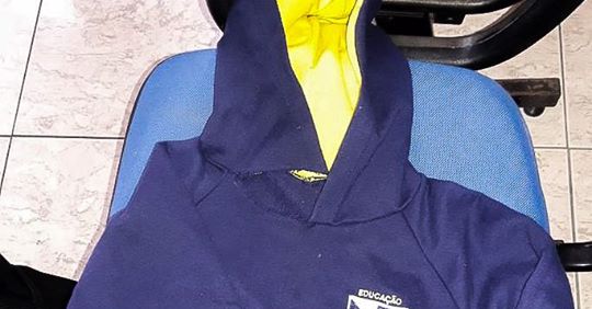 Professora auxiliar de creche enforca criança de três anos em Itajaí
