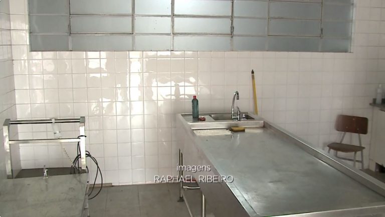 Em prisão de SC, refeições são preparadas ao lado de sala do IML