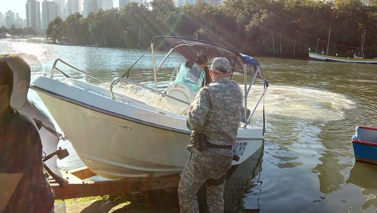 Guarda Ambiental apreende redes de pesca irregulares em Balneário Camboriú
