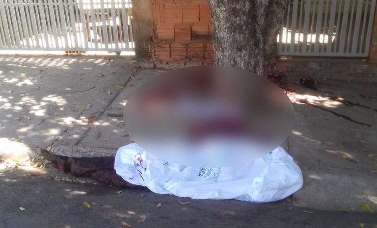 Adolescente morre após atirar na própria perna ao guardar arma na cintura