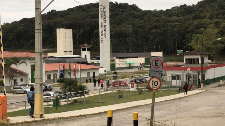 Em tentativa de resgate, explosivos são colocados em presídio. Um foi morto no confronto.