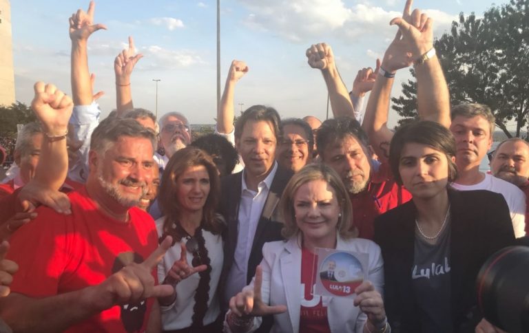 PT registra candidatura de Lula no TSE com Haddad de vice