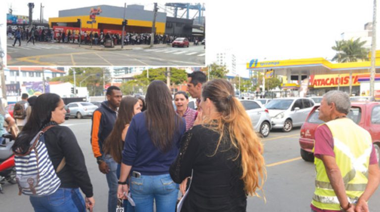 Mais de mil pessoas fazem fila por vaga de trabalho em Itajaí