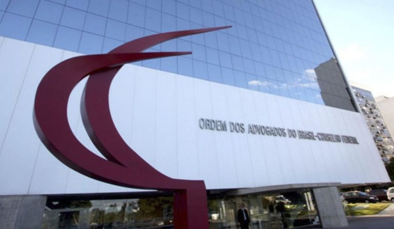 Advogada de Balneário quer mudar o nome da OAB, por questão de gênero.