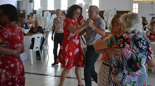 Secretaria de Assistência Social organiza festa para idosos de Camboriú