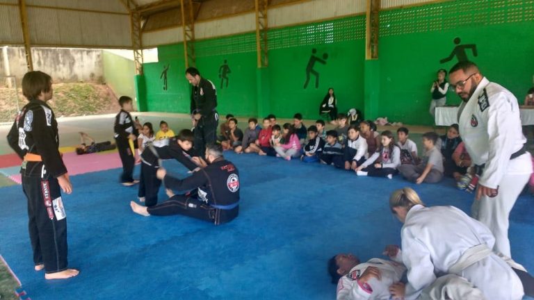Projeto oferta aulas de jiu-jitsu no Caic Jovem Ailor Lotério