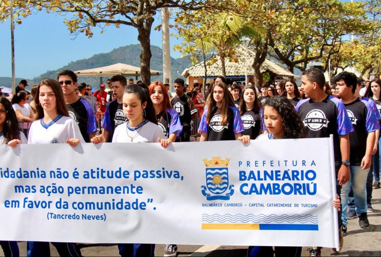 Desfiles de 7 de Setembro reúnem cerca de 20 mil pessoas em Balneário